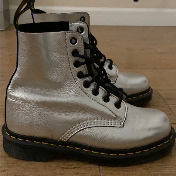 Dr Martens Boots - Picture 1 of 3